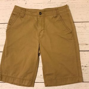 Men’s khaki shorts